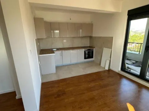 Izdavanje, dvosoban stan, 100m², Zagorič, Podgorica - image 5