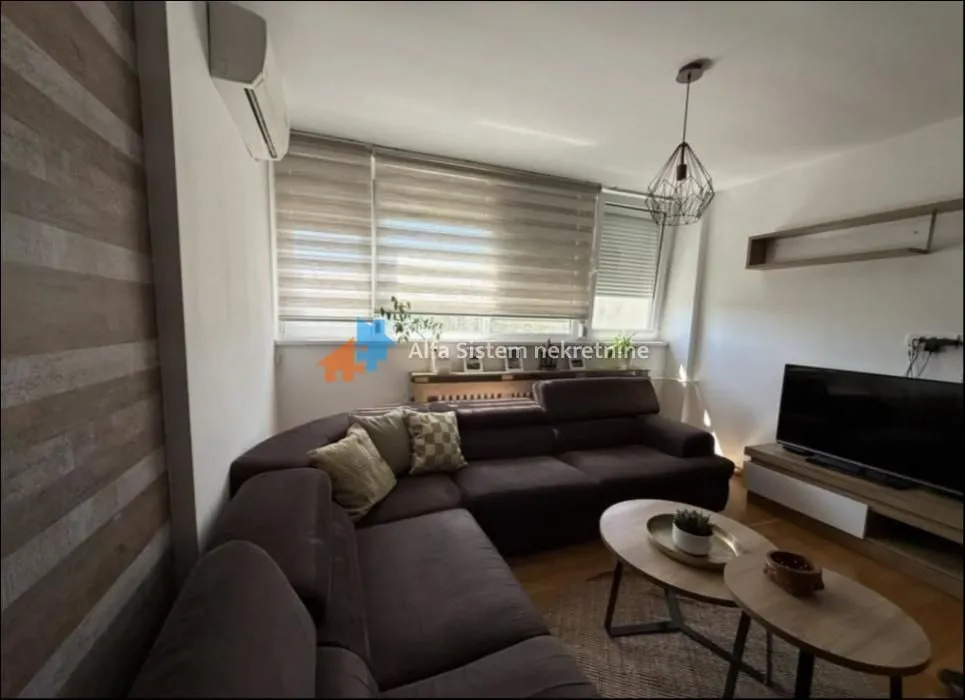 Izdavanje, trosoban stan, 70m², Novi Beograd Blok 1 Fontana, Novi Beograd Sve Podlokacije