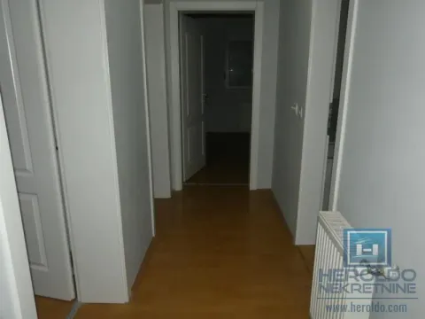 Izdavanje, dvosoban stan, 61m², Centar, Jagodina - image 16