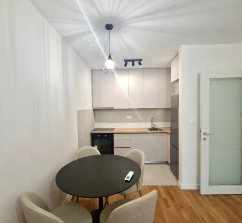 Izdavanje, jednosoban stan, 45m², Zabjelo, Podgorica