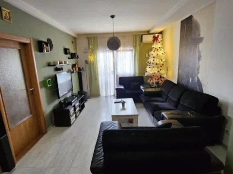 Prodaja, dvosoban stan, 70m², Stari Aerodrom, Podgorica - image 2
