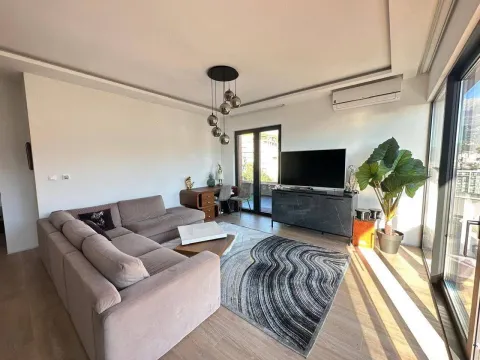 Izdavanje, trosoban stan, 130m², Budva, Crna Gora - image 2