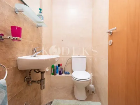 Prodaja, dvosoban stan, 69m², Stari Aerodrom, Podgorica - image 10