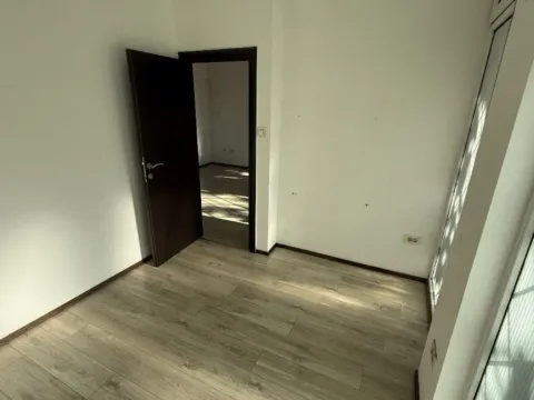 Izdavanje, poslovni prostor, 31m², Blok 9, Podgorica - image 5