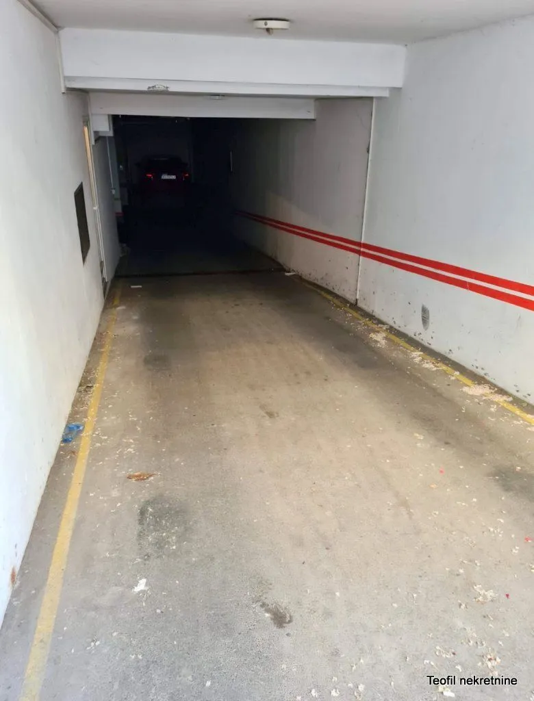 Sale, parking/garage, 15m², Kalenić Pijaca, Vračar Sve Podlokacije
