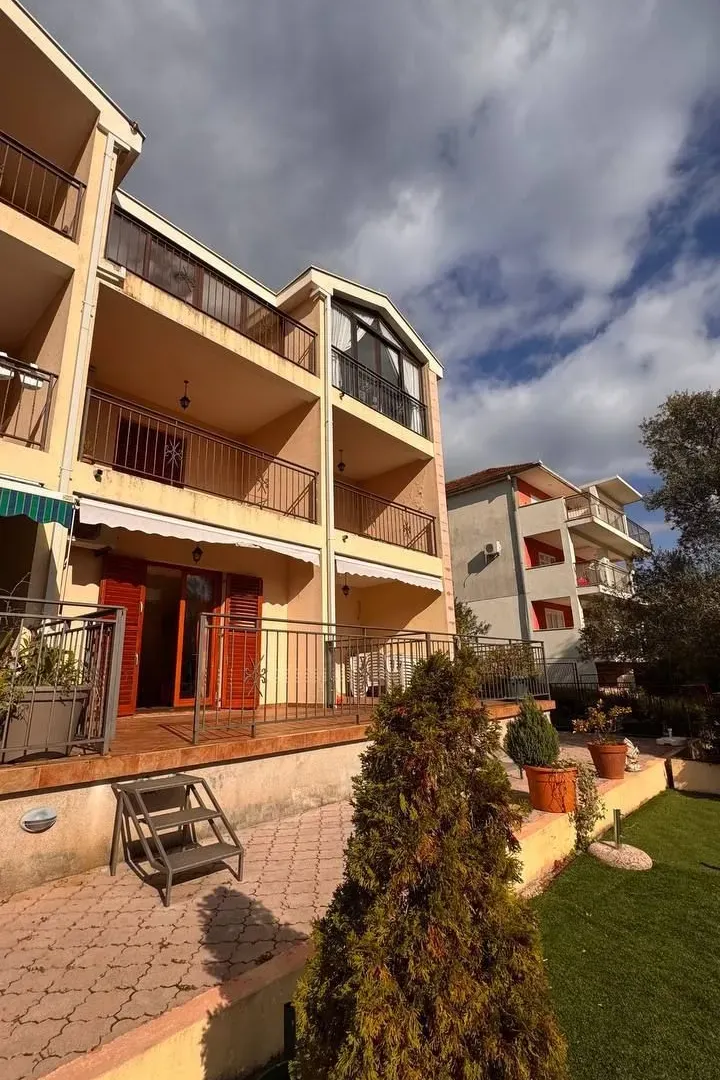 Prodaja, jednosoban stan, 39m², Baošići, Herceg Novi