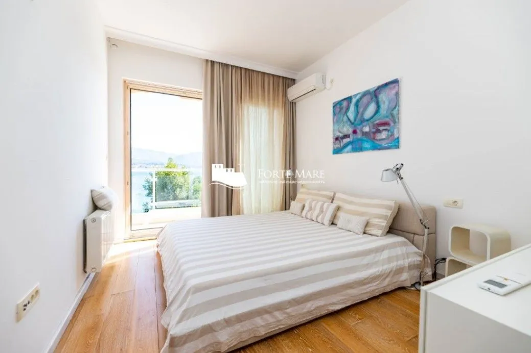 Prodaja, dvosoban stan, 118m², Njivice, Herceg Novi
