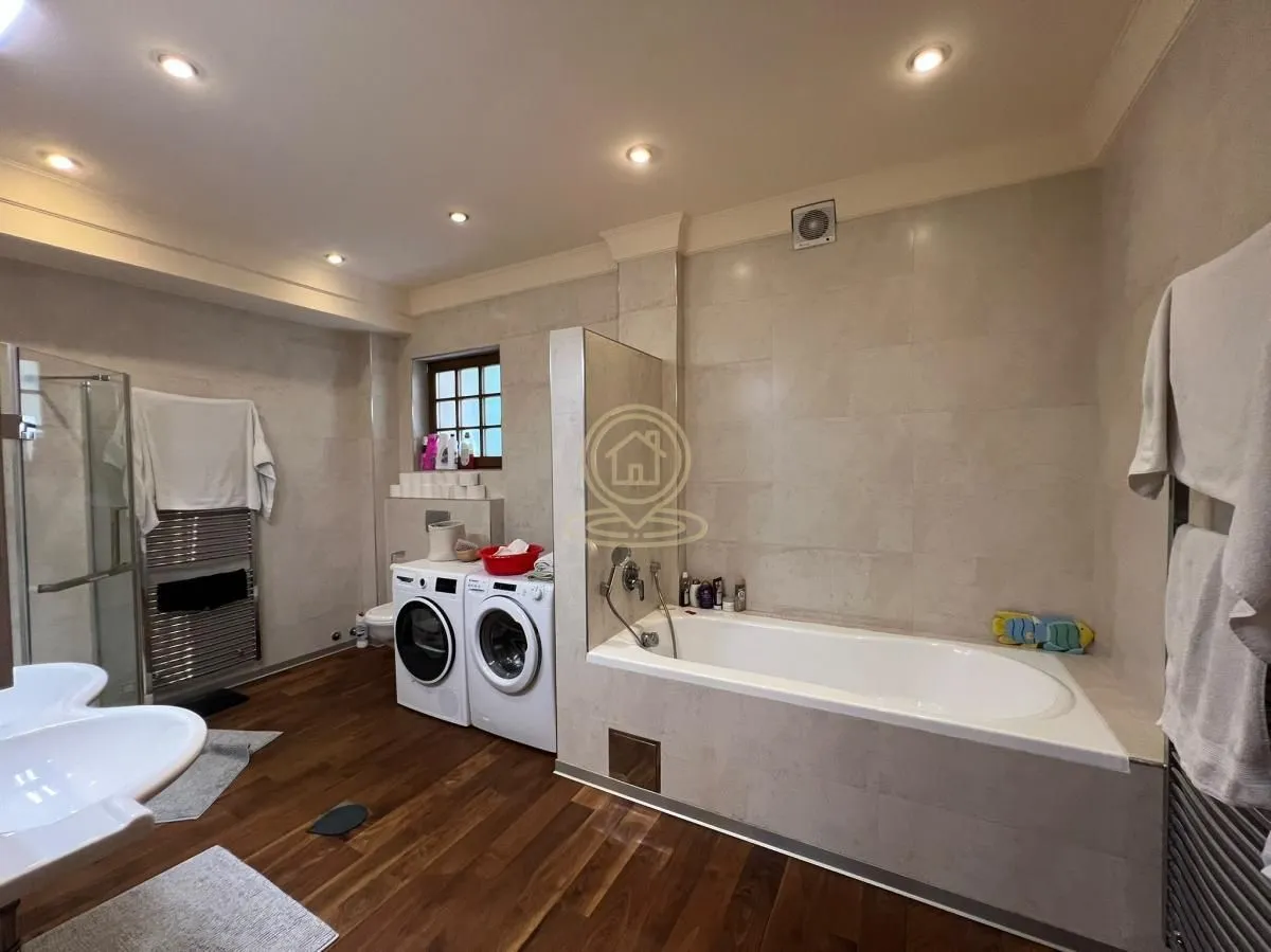 Izdavanje, stan, 220m², Savski Venac, Beograd