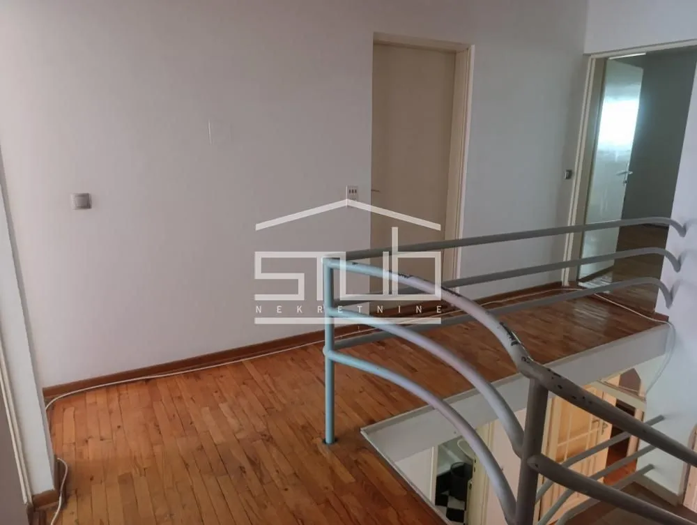 Izdavanje, kuća, 200m², Filmski Grad, Beograd