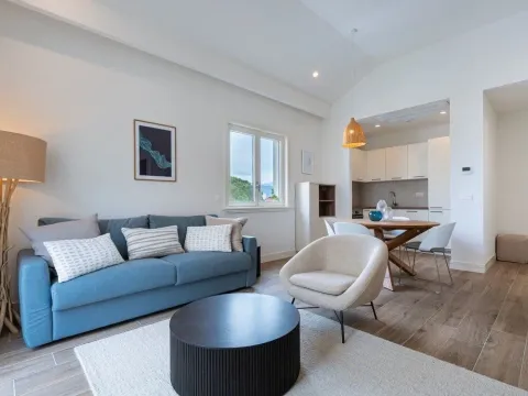 Prodaja, jednosoban stan, 56m², Luštica Bay, Tivat - image 1