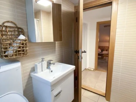 Izdavanje, dvosoban stan, 68m², Centar, Podgorica - image 10