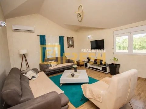 Izdavanje, dvosoban stan, 125m², Tološi, Podgorica - image 2