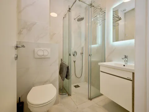 Sale, two bedroom apartment, 90m², Rafailovići, Budva - image 16