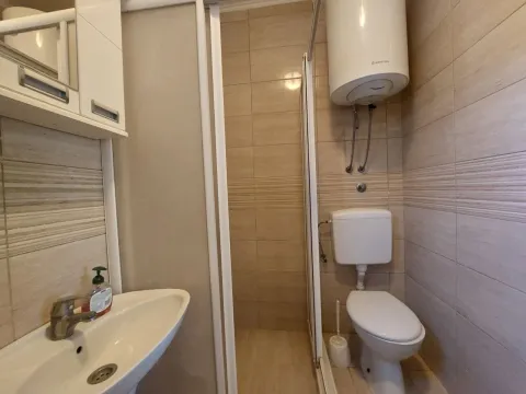 Rent, one bedroom apartment, 50m², Radanovići, Kotor - image 9