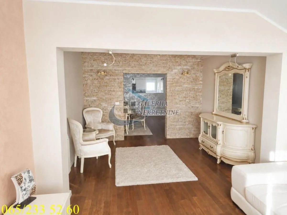 Prodaja, četvorosoban stan, 105m², Vojvode Vlahovica, Beograd