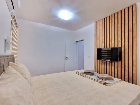 Izdavanje, dvosoban stan, 70m², Bečići, Budva - image 17