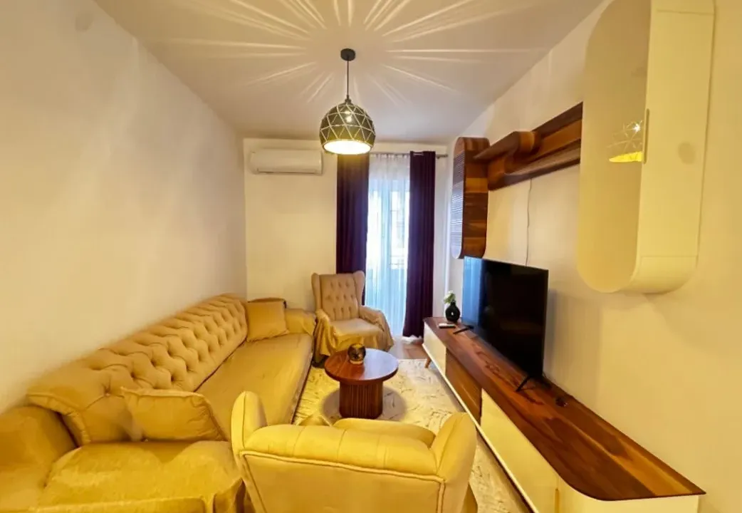 Izdavanje, jednosoban stan, 45m², Central Point, Podgorica