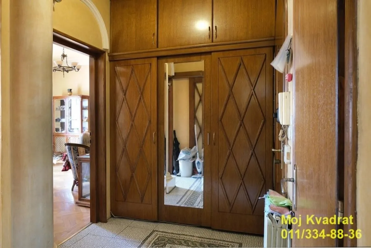 Prodaja, trosoban stan, 76m², Vračar Sve Podlokacije, Beograd