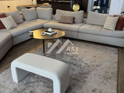 Izdavanje, kuća, 300m², Kamenjar, Novi Sad Sve Podlokacije - image 1