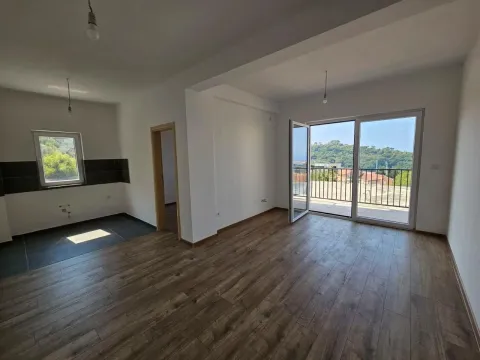 Sale, two bedroom apartment, 56m², Petrovac, Budva - image 2
