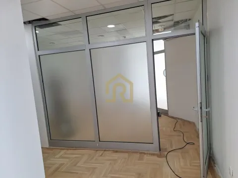 Izdavanje, poslovni prostor, 427m², Vračar Hram, Vračar Sve Podlokacije - image 4