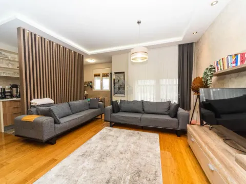 Prodaja, trosoban stan, 82m², Blok 5, Podgorica - image 3