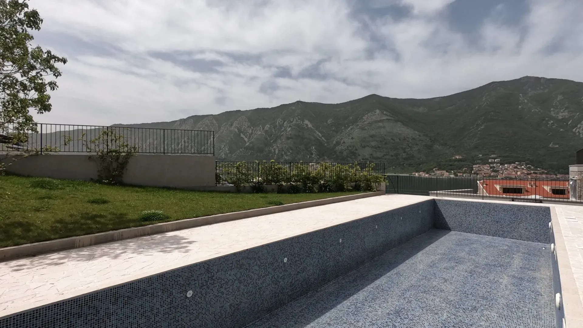Sale, apartment, 78m², Dobrota, Kotor