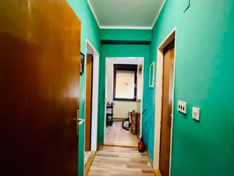 Prodaja, dvosoban stan, 72m², Centar, Bar - image 2