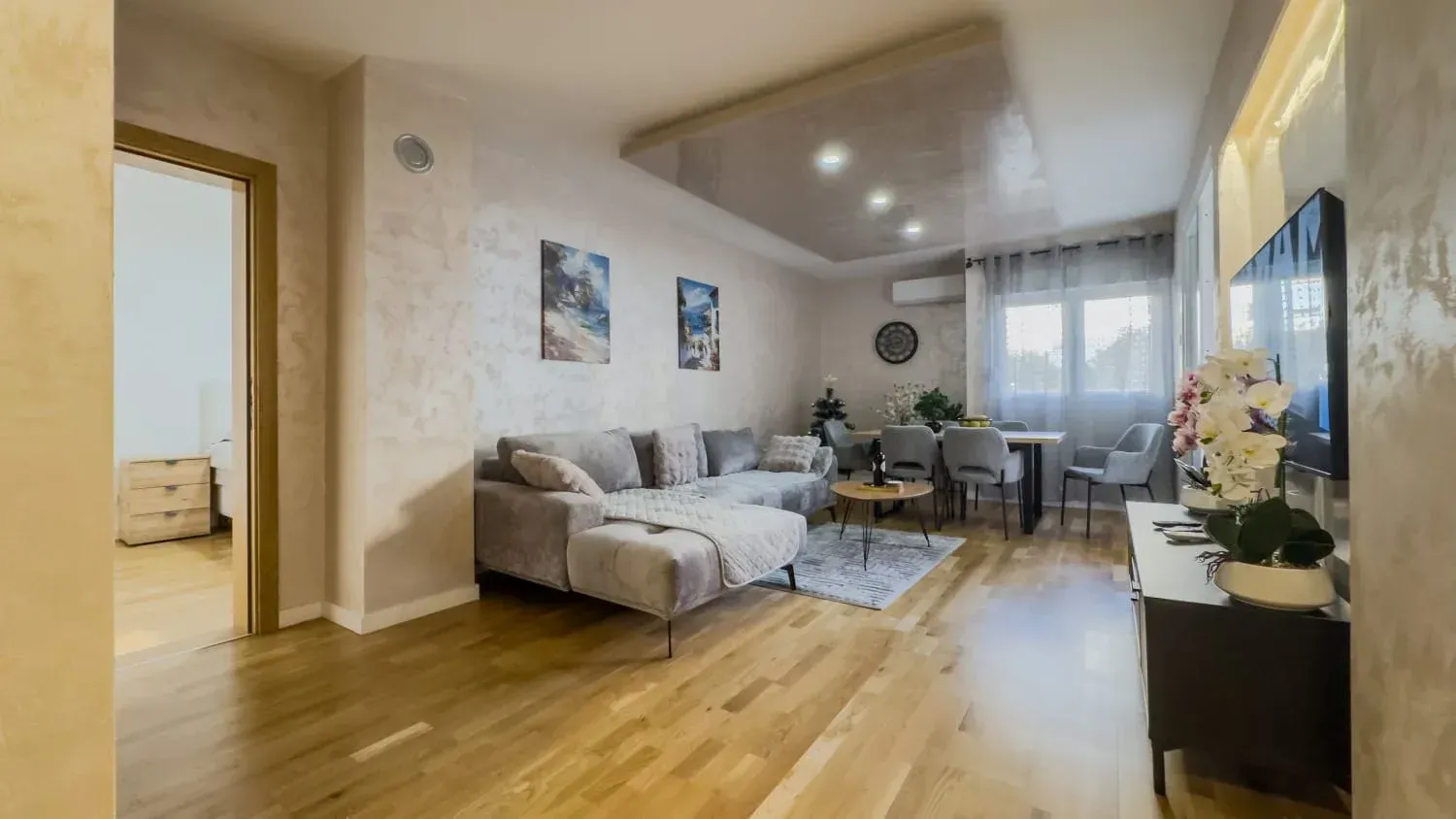 Izdavanje, stan, 64m², Tivat, Crna Gora