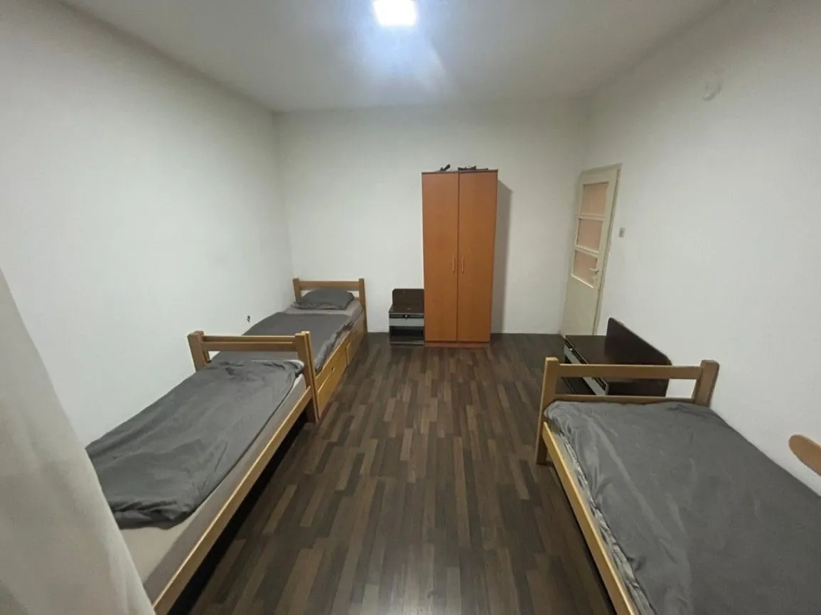 Izdavanje, petosoban stan, 200m², Dobanovci, Surčin