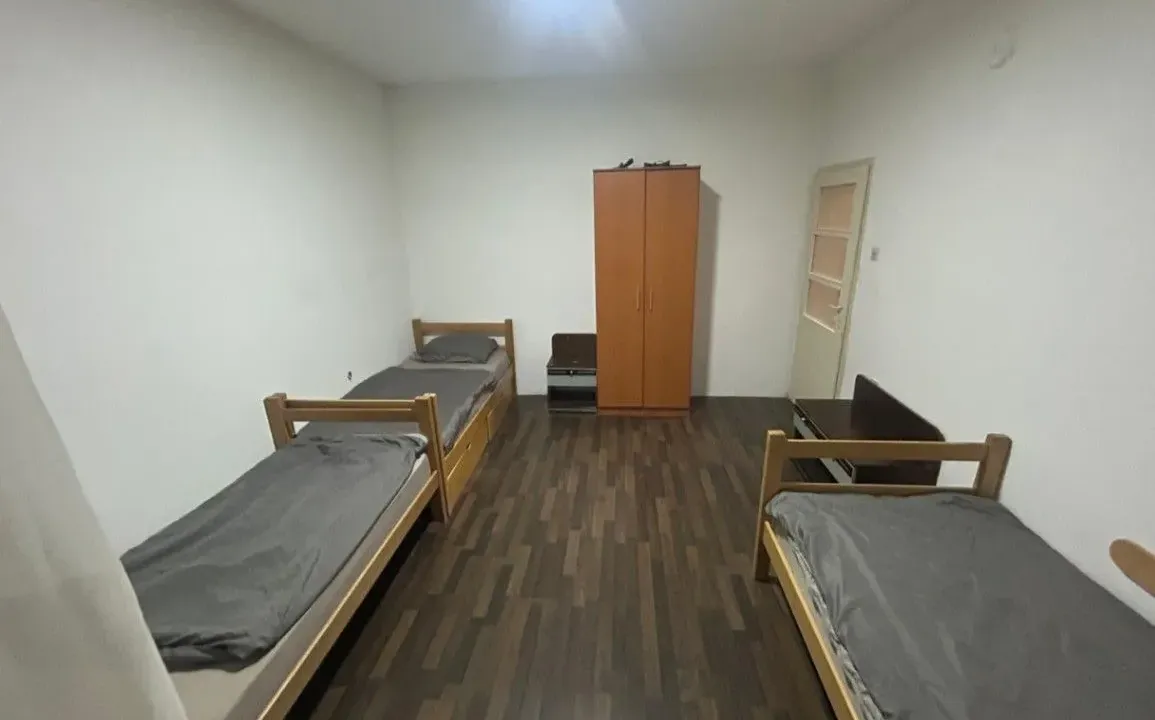 Izdavanje, petosoban stan, 200m², Dobanovci, Surčin