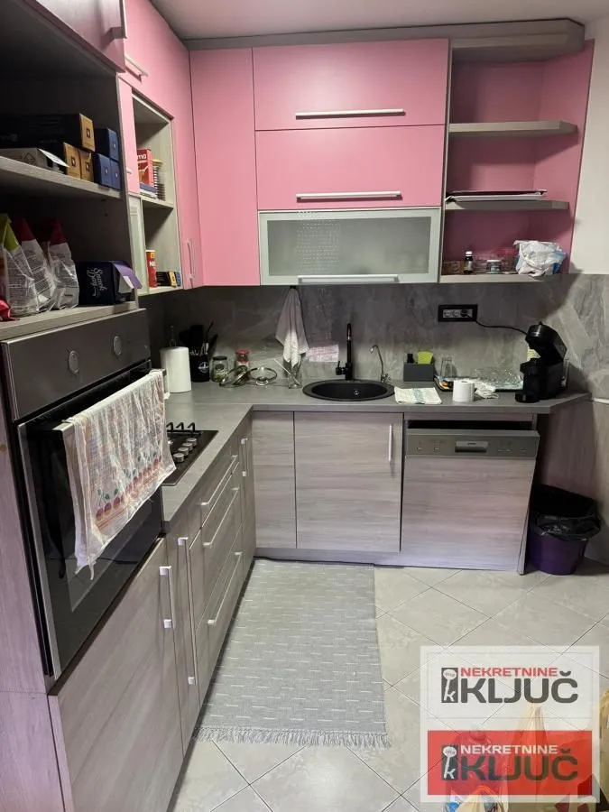 Prodaja, dvosoban stan, 73m², Novo naselje, Novi Sad