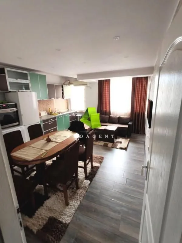 Izdavanje, trosoban stan, 54m², Palilula, Niš