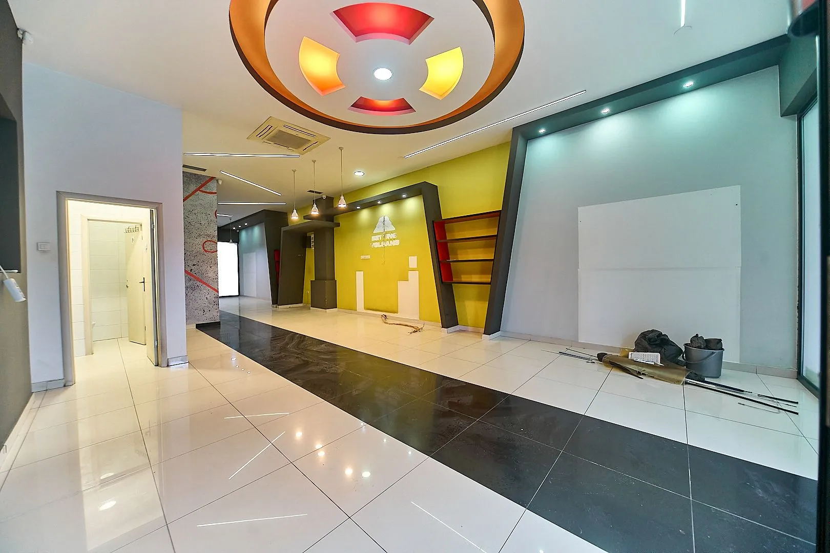 Rent, office space, 223m², Momišići, Podgorica