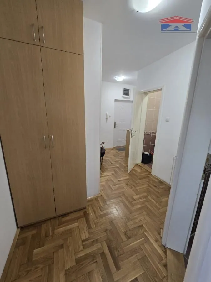 Izdavanje, trosoban stan, 64m², Sajmište, Novi Sad