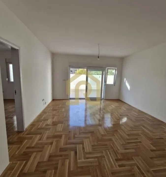 Izdavanje, poslovni prostor, 65m², Vračar Sve Podlokacije, Beograd