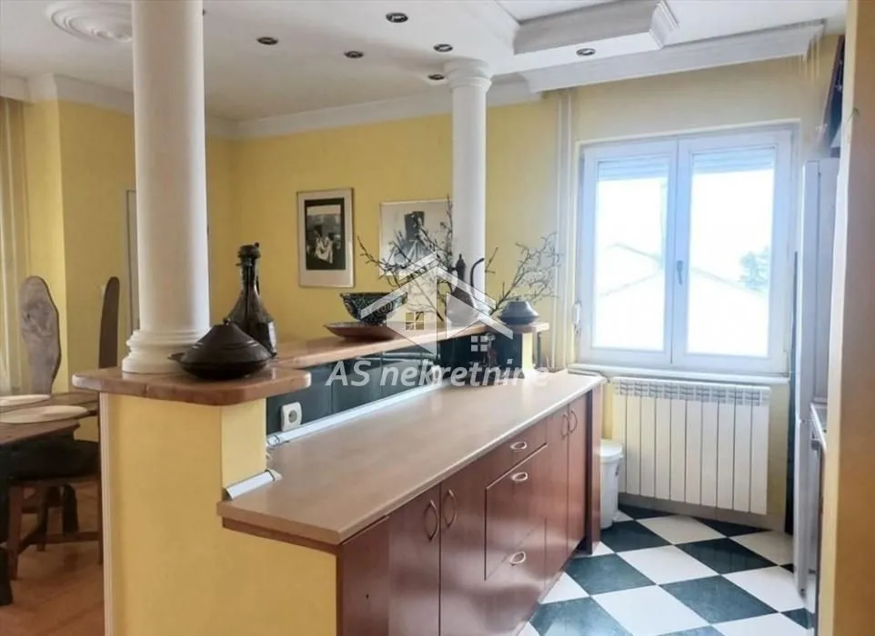 Prodaja, četvorosoban stan, 140m², Savski Venac, Beograd