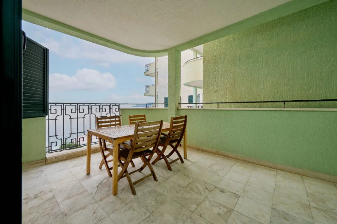 Sale, four bedroom apartment, 95m², Sveti Stefan, Budva