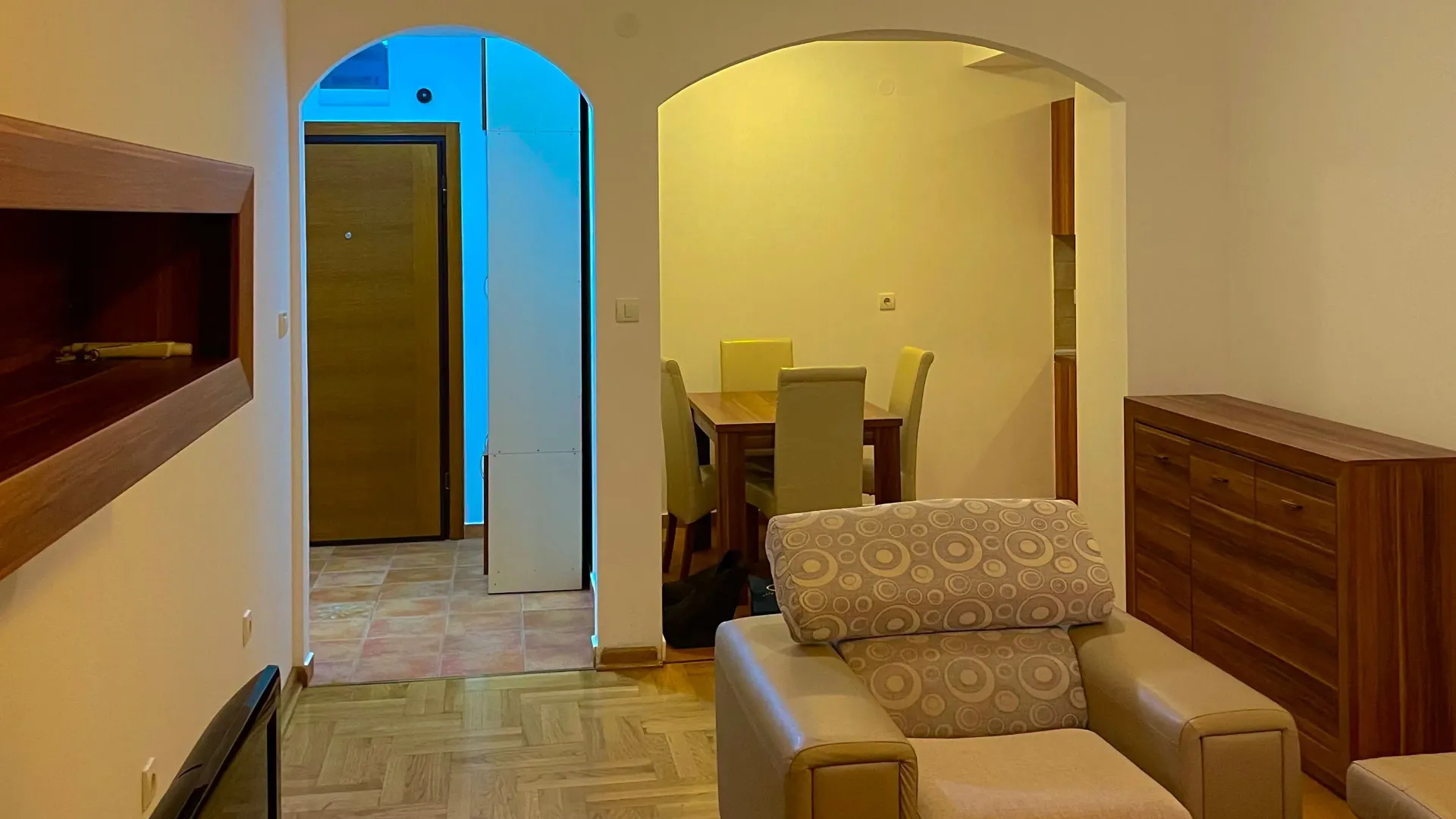 Izdavanje, jednosoban stan, 65m², Rozino, Budva
