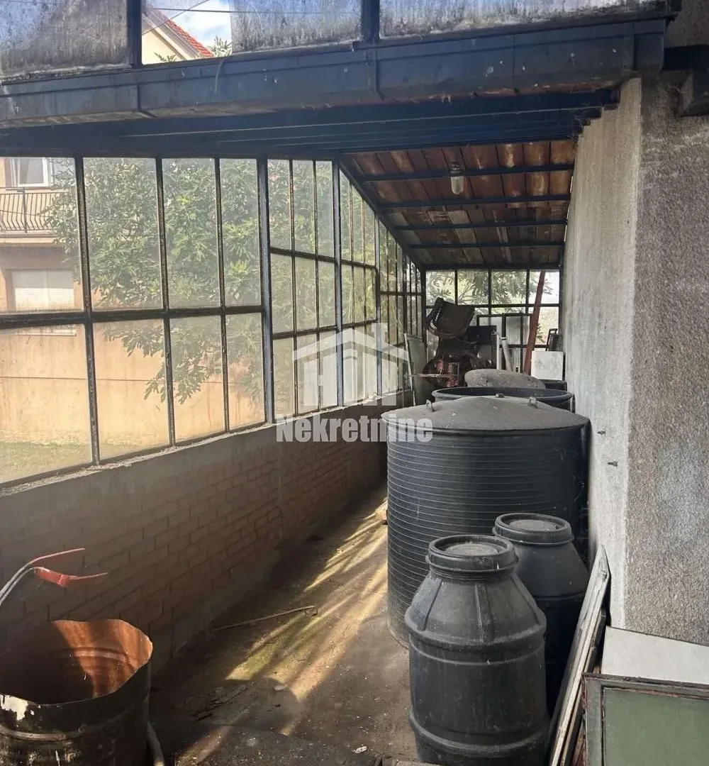 Rent, office space, 400m², Umka, Beograd
