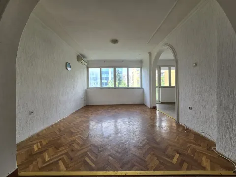 Prodaja, stan, 71m², Pejton, Podgorica - image 2