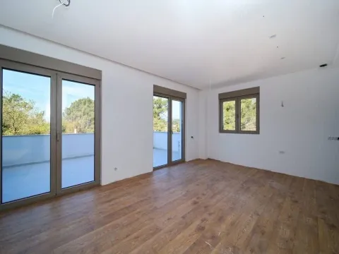 Prodaja, stan, 113m², Mrčevac, Tivat - image 2