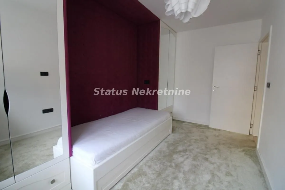 Prodaja, četvorosoban stan, 113m², Centar, Novi Sad