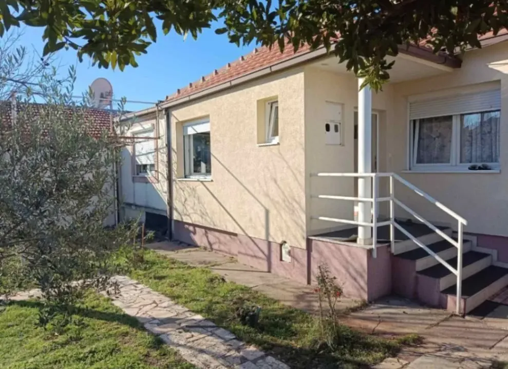 Prodaja, kuća, 55m², Tološi, Podgorica