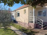 Prodaja, kuća, 55m², Tološi, Podgorica - image 1