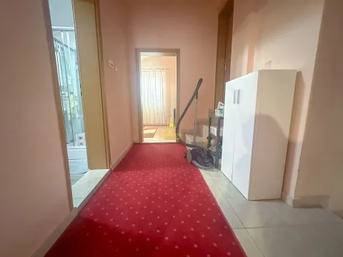 Prodaja, kuća, 250m², Dalmatinska ulica, Podgorica - image 7