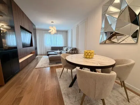 Dnevni boravak sa trpezarijom i modernim namještajem. - image 4