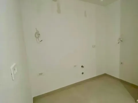 Izdavanje, jednosoban stan, 50m², City Kvart, Podgorica - image 5