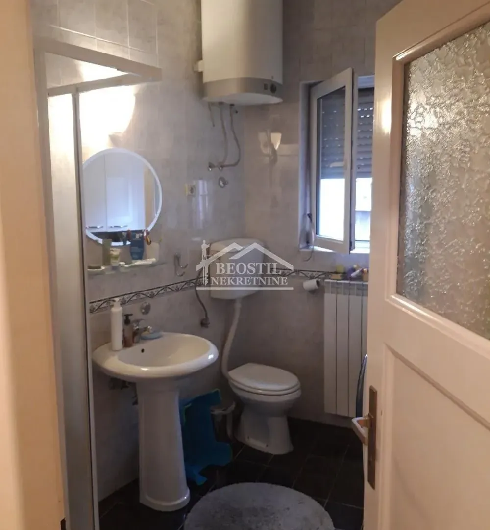 Prodaja, trosoban stan, 99m², Stari Grad, Beograd