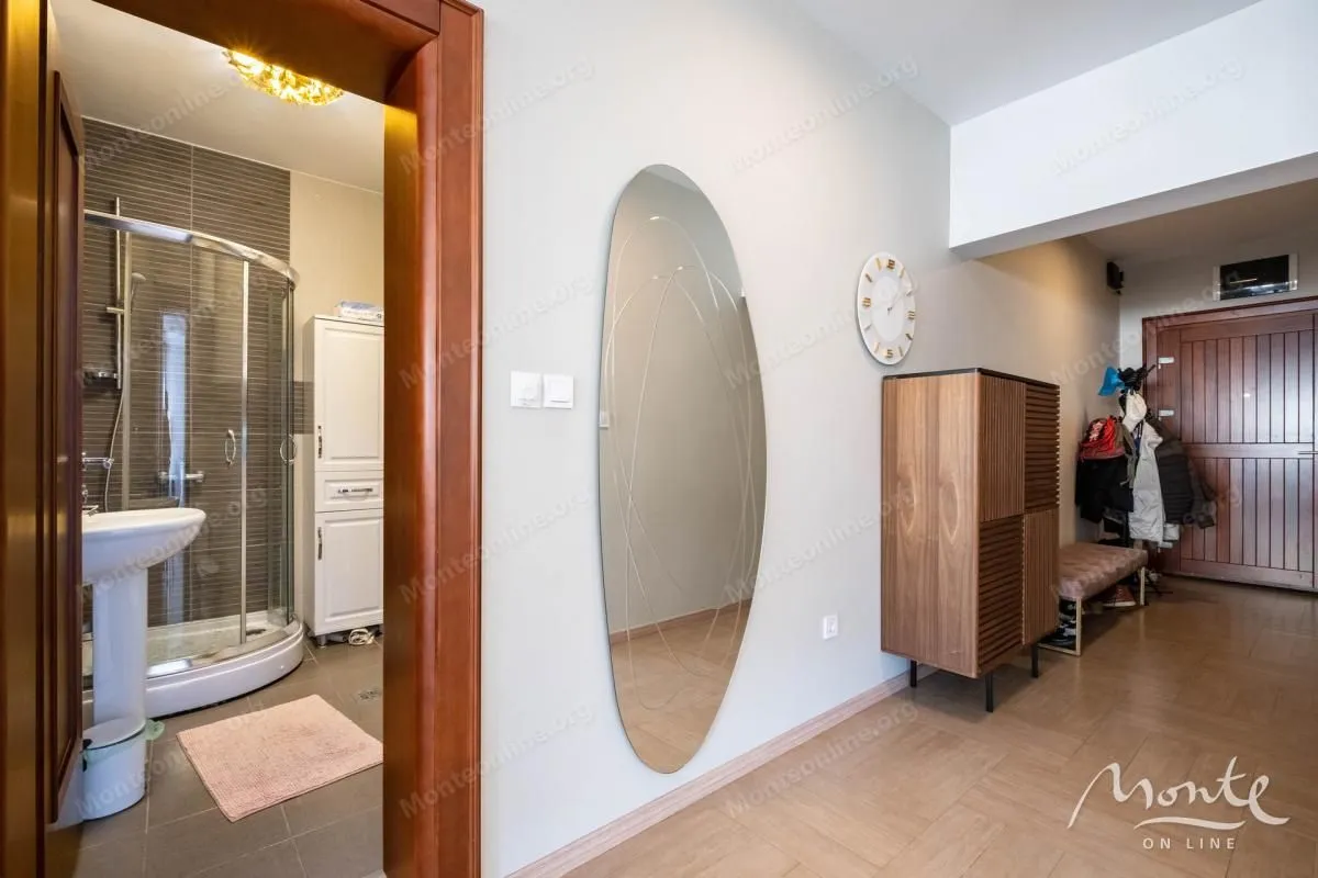Prodaja, trosoban stan, 114m², Dobrota, Kotor